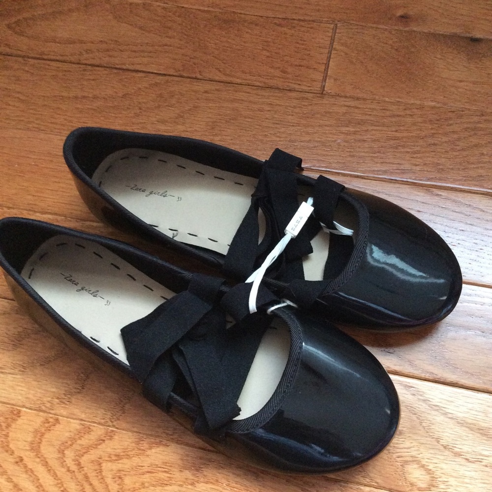 Black ballet flat